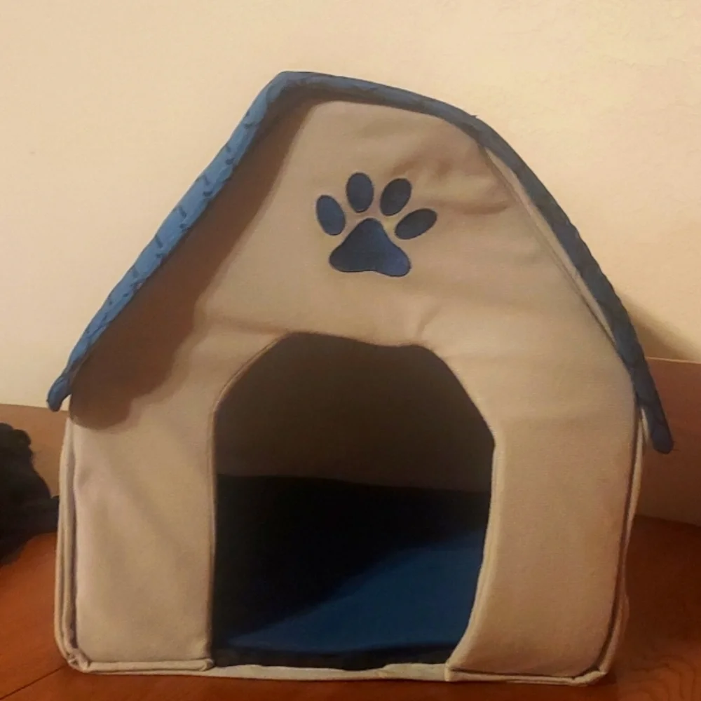 Dog or cat house/bed